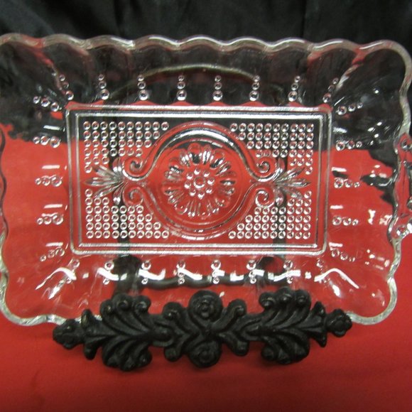 VINTAGE 50'S CLEAR PRESSED GLASS RELISH TRAY, DOTTED WITH FLOWER IN CENTER - Picture 1 of 7